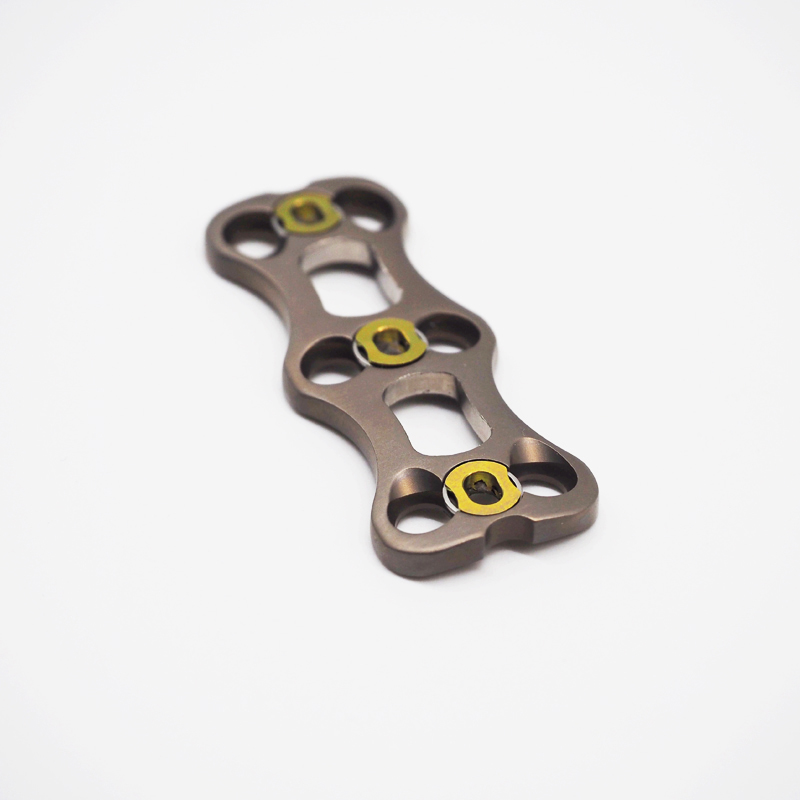 Передняя шейная пластина